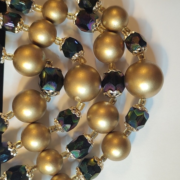 Gold Beaded Japan Necklace and Earring Set - Picture 9 of 9